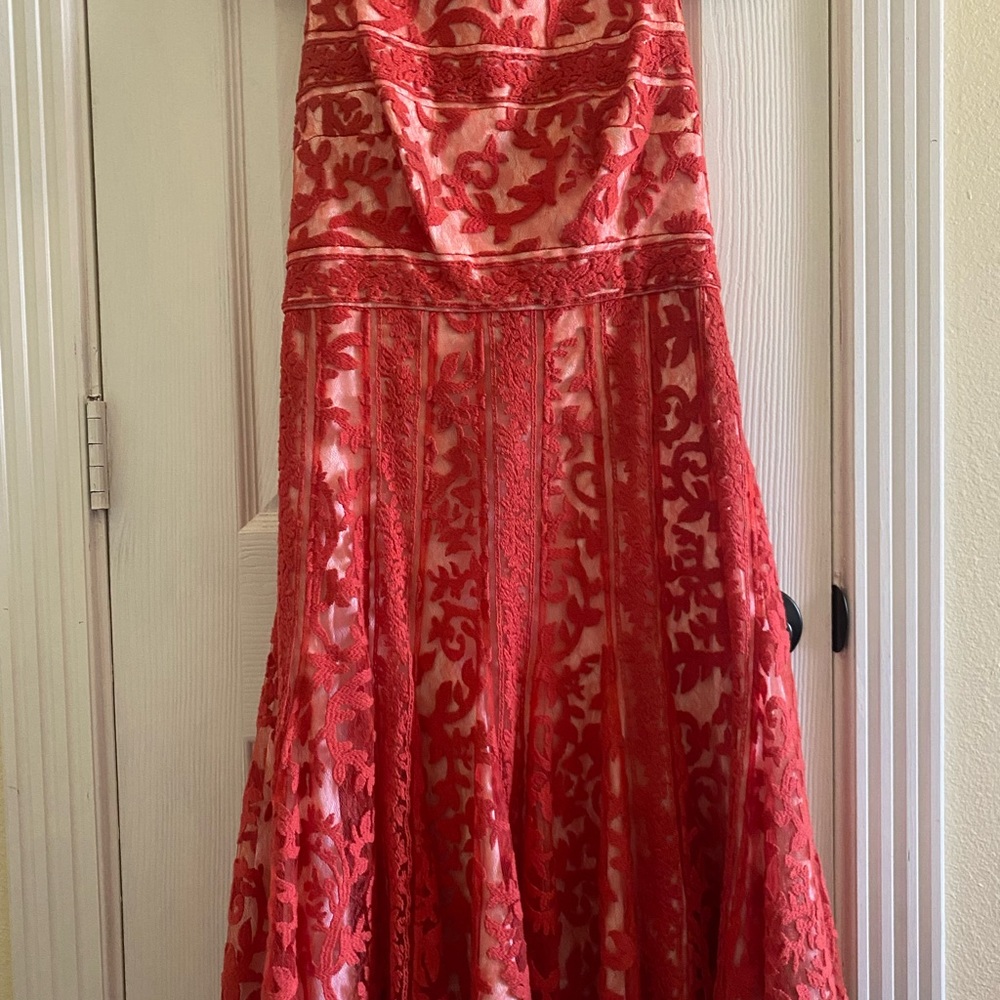 Preowned Tadashi Shoji lace dress